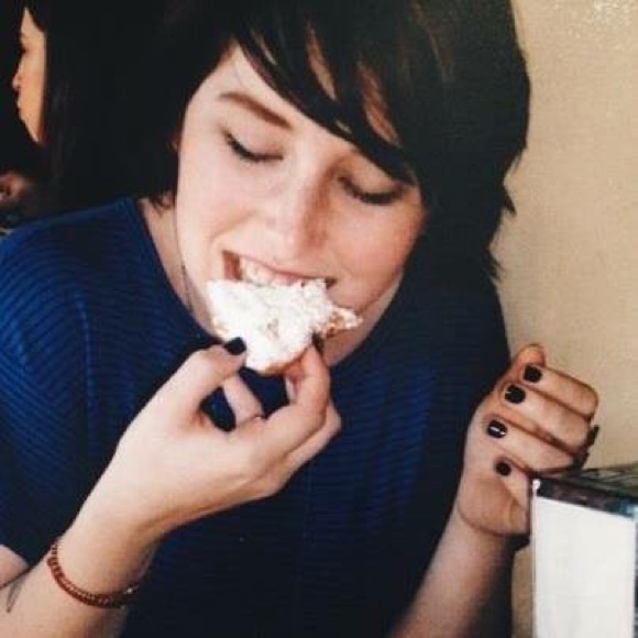 Meet your Posher, Gillian - Picture 1 of 1